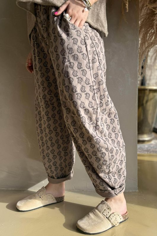 Indira Classic Barrel Pant Mocha & Choc